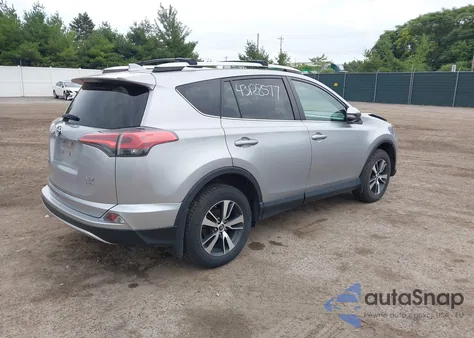 2016 Toyota Rav4 Xle z USA, uszkodzony, nr VIN 2T3RFREV1GW516761